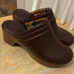 BOC Born Concept Women's Rich Brown Clogs